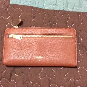 I have a ton of wallets and I'm letting this go!